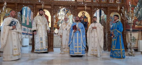 Liturghie arhierească la Parohia Micalaca Veche II din municipiul Arad Poza 148297