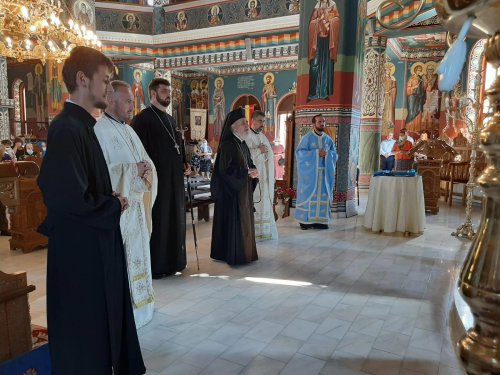 Liturghie arhierească la Parohia Micalaca Veche II din municipiul Arad Poza 148298