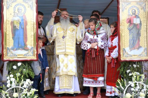 Biserica din Dragova-Neamț a fost sfințită Poza 148599