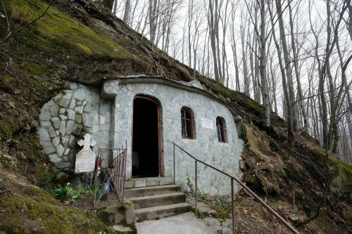 Sfantul Antonie De La Iezerul Valcii Citeste Mai Multe Stiri Despre Sfantul Antonie De La Iezerul Valcii