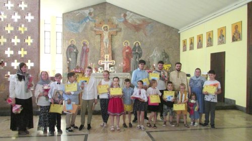 Proiectul „Să cunoaștem sfinții din Italia și din România”, la două parohii din țară și străinătate Poza 148850