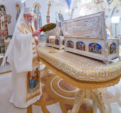 Racle sfinţite de Patriarhul României pentru Mănăstirea Văratec Poza 149008