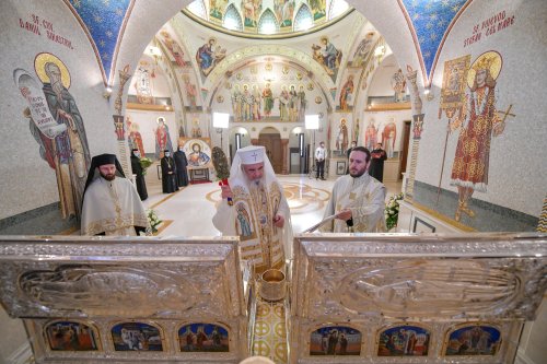 Racle sfinţite de Patriarhul României pentru Mănăstirea Văratec