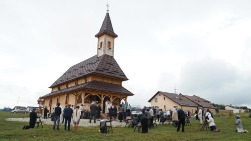 Liturghie arhierească în noua biserică din Cartierul Arhitecţilor-Sibiu Poza 149045