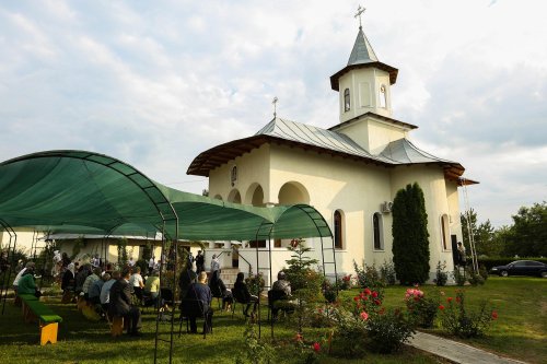 Slujire arhierească la o parohie misionară din județul Buzău Poza 149053