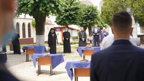 Absolvenţii Facultăţii de Teologie Ortodoxă din Sibiu au depus jurământul Poza 149417