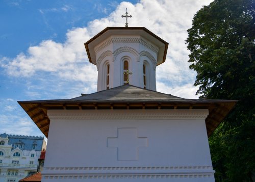 Biserica Scaune din Bucureşti a primit veșmântul sfințeniei Poza 149549
