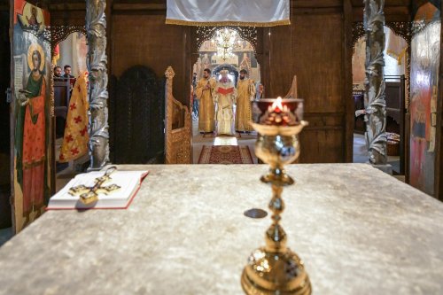 Biserica Scaune din Bucureşti a primit veșmântul sfințeniei Poza 149567