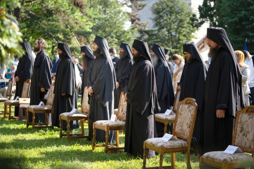 Clericii și credincioșii din Bucovina și-au primit noul Arhiepiscop Poza 149476