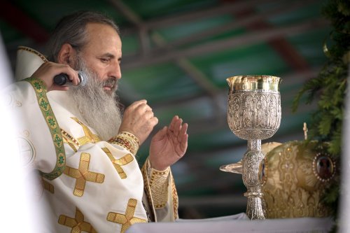 Clericii și credincioșii din Bucovina și-au primit noul Arhiepiscop Poza 149508