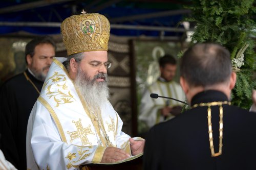 Clericii și credincioșii din Bucovina și-au primit noul Arhiepiscop Poza 149513