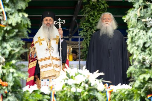 Clericii și credincioșii din Bucovina și-au primit noul Arhiepiscop Poza 149516
