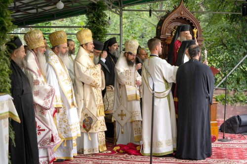 Clericii și credincioșii din Bucovina și-au primit noul Arhiepiscop Poza 149525