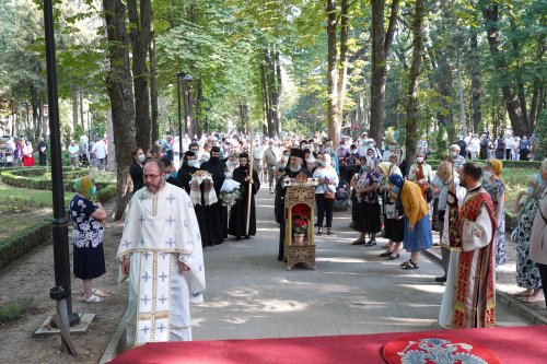 Binecuvântare arhierească la hramul Mănăstirii Lacu Sărat Poza 149741