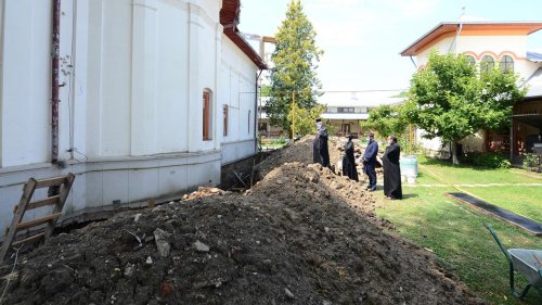 Descoperire arheologică la Mănăstirea Viforâta din judeţul Dâmboviţa Poza 149749