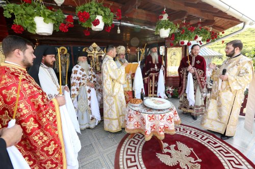 Sfântul Pantelimon, cinstit la un schit renăscut din Buzău Poza 149746