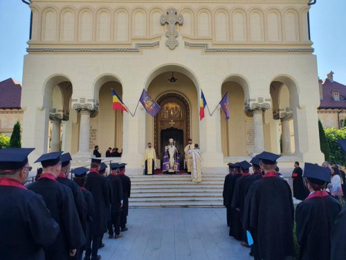 Festivitatea absolvenților de Teologie Pastorală  de la Facultatea de Teologie Ortodoxă din Alba Iulia Poza 149964