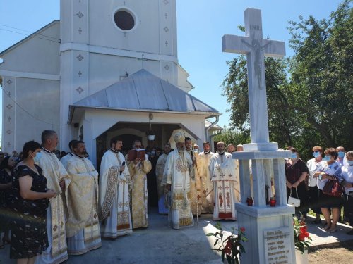 Înaltpreasfinţitul Părinte Arhiepiscop Irineu a slujit în localitatea natală Poza 150094