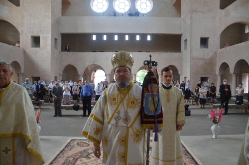 Prima Sfântă Liturghie în biserica din Oradea-Nufărul I Poza 150442