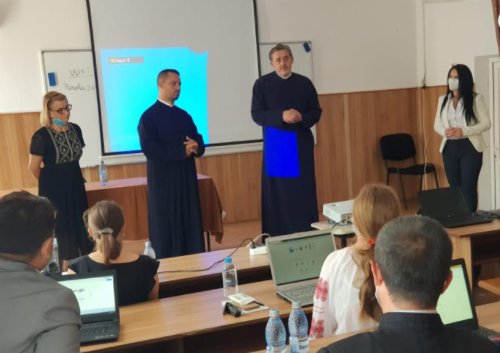 Platformă e-learning pentru profesorii de religie din Arhiepiscopia Craiovei Poza 150721