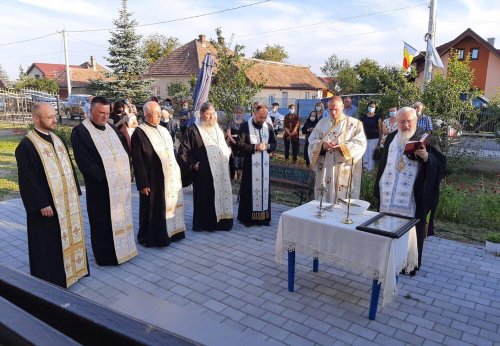 Sfinţirea capelei mortuare şi a casei parohiale din Jucu Gară Poza 150727