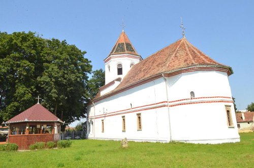 16 burse de studiu la Biserica Brâncoveanu din Făgăraş Poza 150820