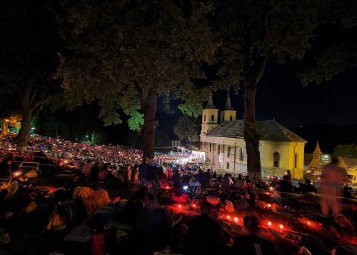 Mii de credincioşi în pelerinaj la Mănăstirea Nicula, Cluj Poza 150873