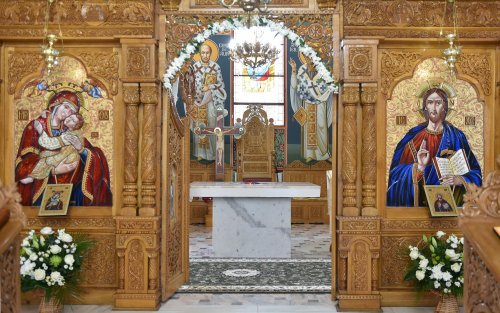 Veșmântul sfințeniei pentru Biserica „Acoperământul Maicii Domnului”-Titan Poza 150932
