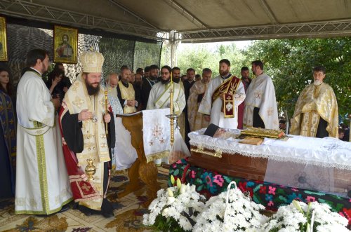 Părintele Alexandru Argatu a fost condus pe ultimul drum Poza 151126