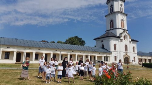 Program educativ-recreativ oferit copiilor Centrului de zi  al Fundației „Episcop Melchisedec” Poza 151327