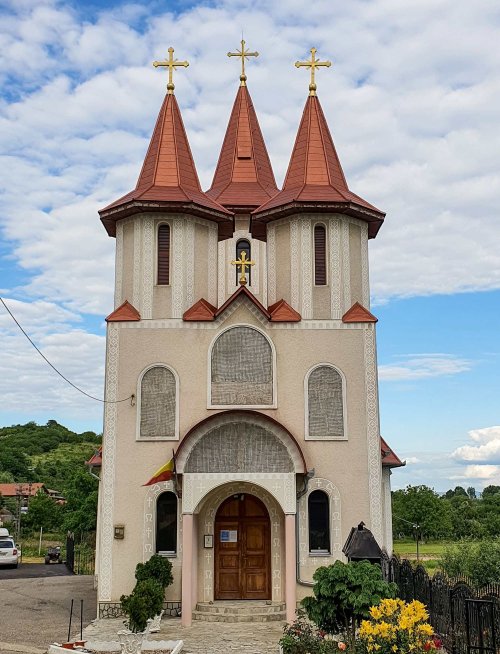 Liturghie arhierească în biserica parohială din Oradea-Podgoria Poza 151389