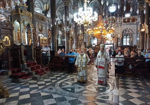 ﻿Slujire românească în catedrala din orașul grecesc Agiassos Poza 151393