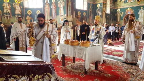 Pomenirea Arhiepiscopului Pimen Suceveanul la trei luni de la înveşnicire Poza 151496