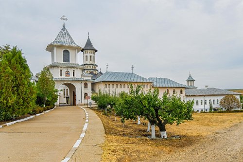 Mănăstirea Cudalbi, un loc al regăsirii de sine Poza 152084