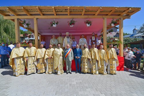 Sfințirea noii biserici din localitatea prahoveană Vărbilău