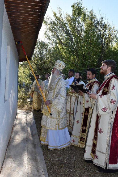 Sfințirea primei biserici din satul mehedințean Bibăn Poza 152262