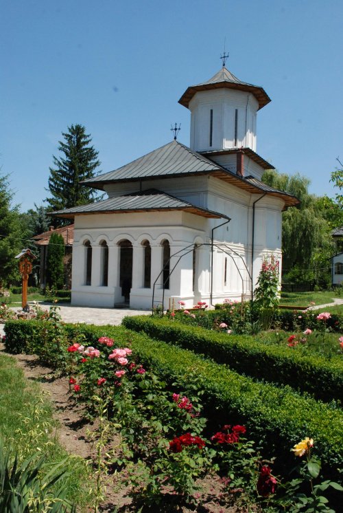 Jertfă, har şi binecuvântare la Mănăstirea Strâmba Jiu Poza 152404