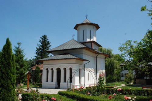 Jertfă, har şi binecuvântare la Mănăstirea Strâmba Jiu Poza 152405