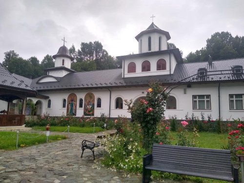 Jertfă, har şi binecuvântare la Mănăstirea Strâmba Jiu Poza 152410