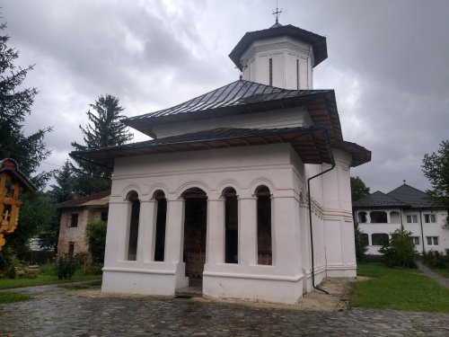 Jertfă, har şi binecuvântare la Mănăstirea Strâmba Jiu Poza 152411