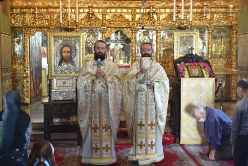 Patriarhul României la Mănăstirea Samurcăşeşti de lângă Capitală Poza 152450