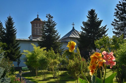 Patriarhul României la Mănăstirea Samurcăşeşti de lângă Capitală Poza 152452