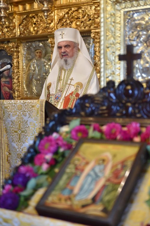 Patriarhul României la Mănăstirea Samurcăşeşti de lângă Capitală Poza 152456