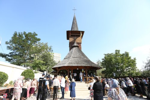 A fost sfințită o biserică de lemn din municipiul Buzău Poza 152694