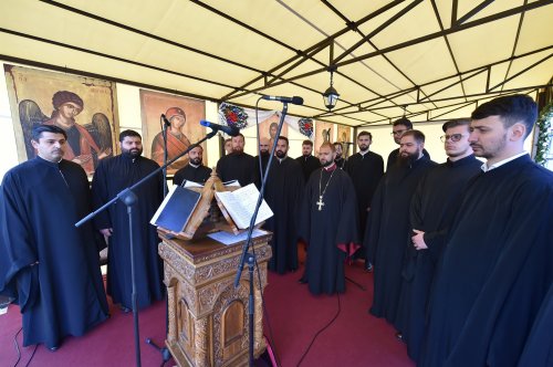 Patriarhul României a târnosit noua biserică a Mănăstirii Izbuc Poza 152895
