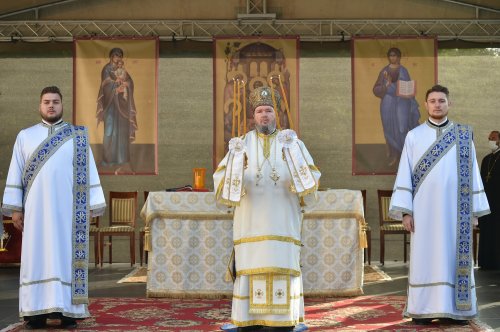 Patriarhul României a târnosit noua biserică a Mănăstirii Izbuc Poza 152898