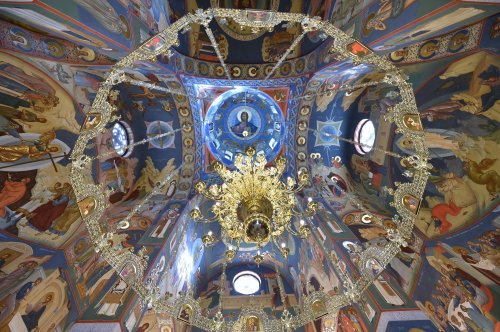 Patriarhul României a târnosit noua biserică a Mănăstirii Izbuc Poza 152905
