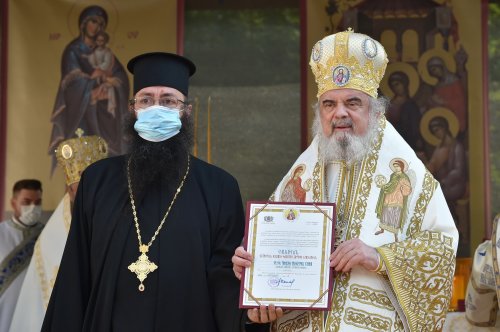 Patriarhul României a târnosit noua biserică a Mănăstirii Izbuc Poza 152914