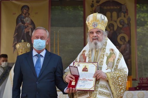 Patriarhul României a târnosit noua biserică a Mănăstirii Izbuc Poza 152915