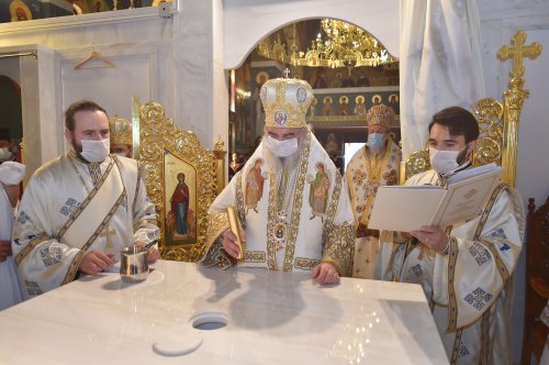 Patriarhul României a târnosit noua biserică a Mănăstirii Izbuc Poza 152923